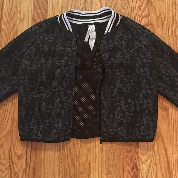 Fabletics Black Floral Semi-Cropped Tia Bomber Zip Jacket - Picture 4 of 7